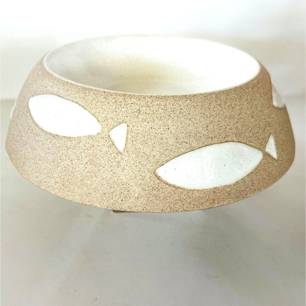 Yommy Bowl # 1 Ceramic Pet Food Dish with Fish Motif Beige White NWOT 6.75" D